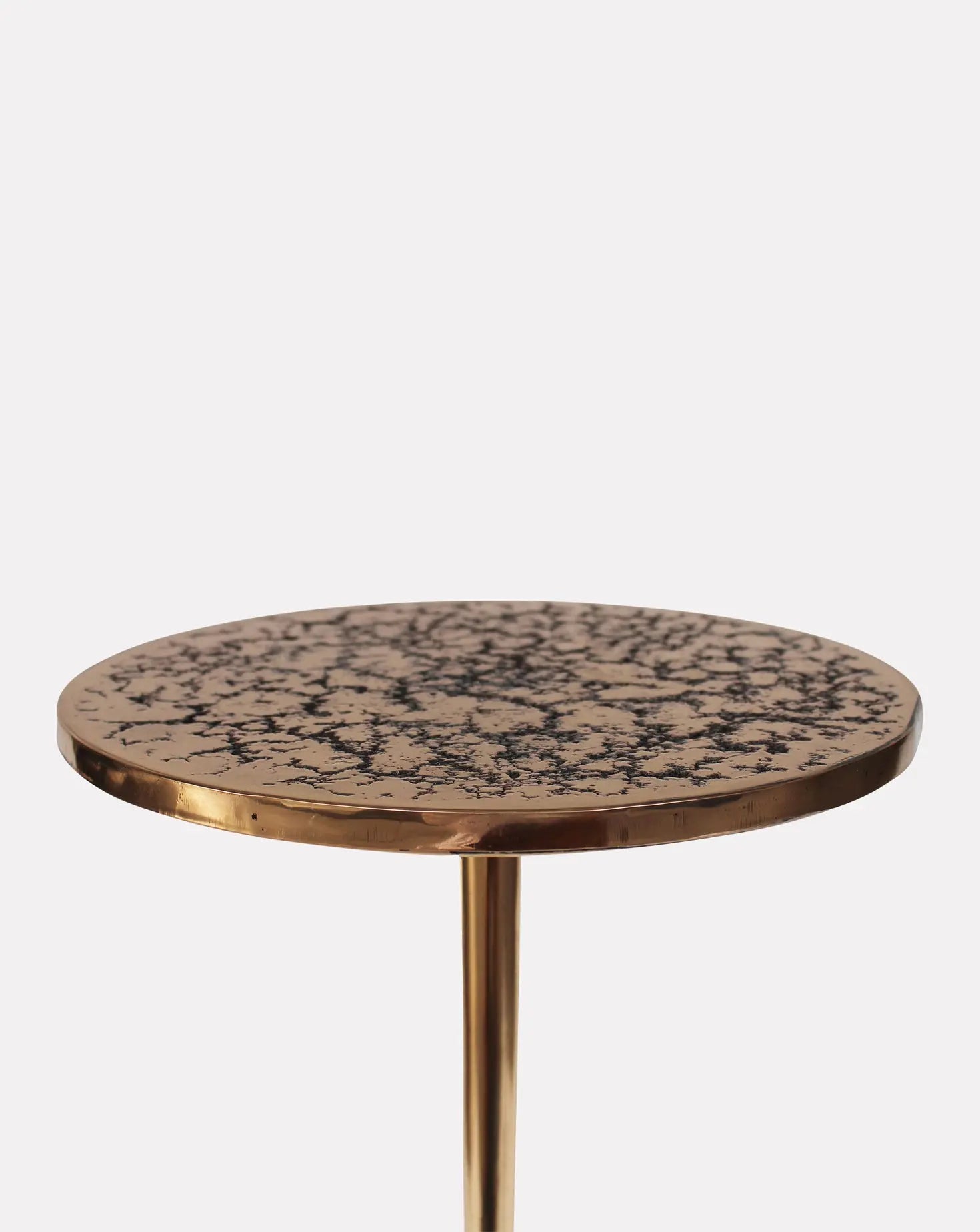 Colla Sprue Table I Studio Sunt