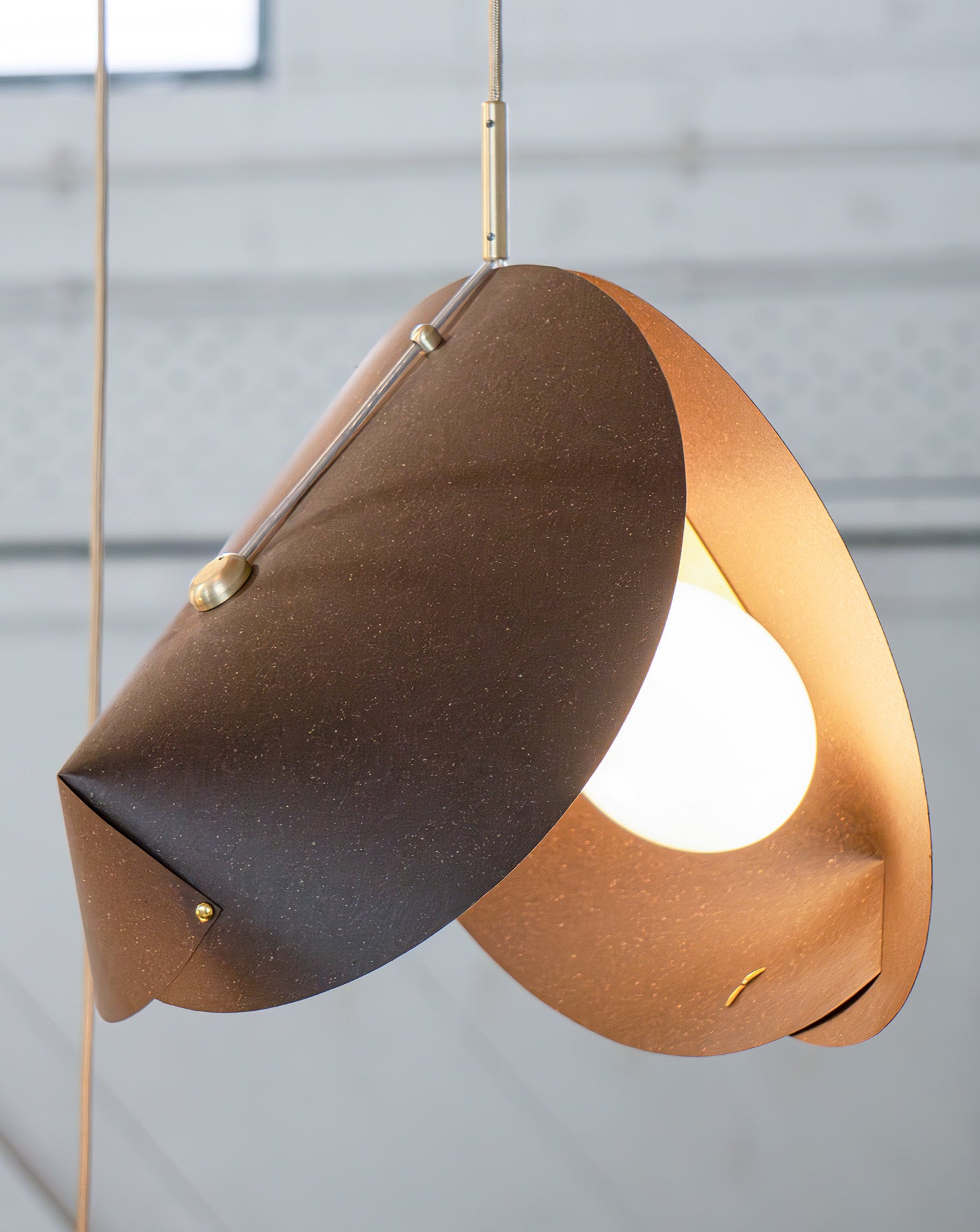 Concha Chestnut Brown Pendant Light 03
