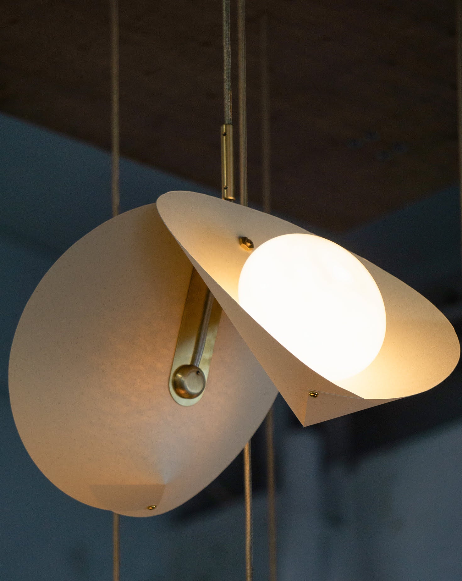 Concha Vanilla Pendant Light 01