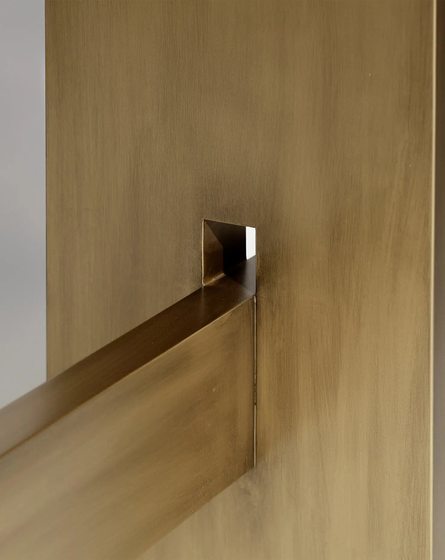 Geometry Bronze Console Duistt