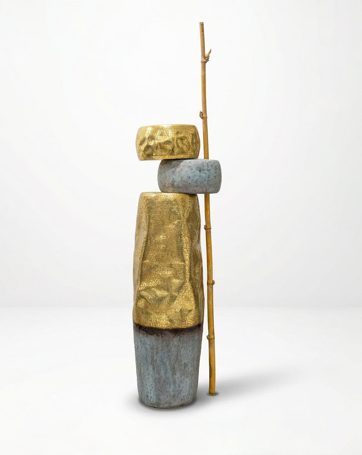 Full height of 153 cm, scaled as a standing accent for a living room or hallway
