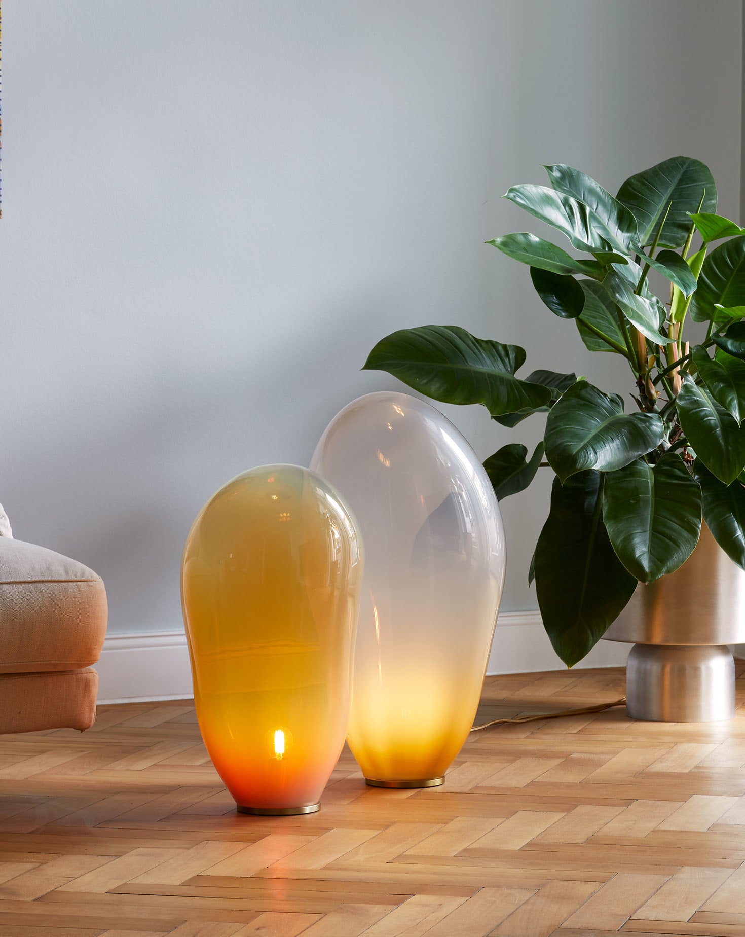 Dschubba Amber Iridescent Floor Lamp