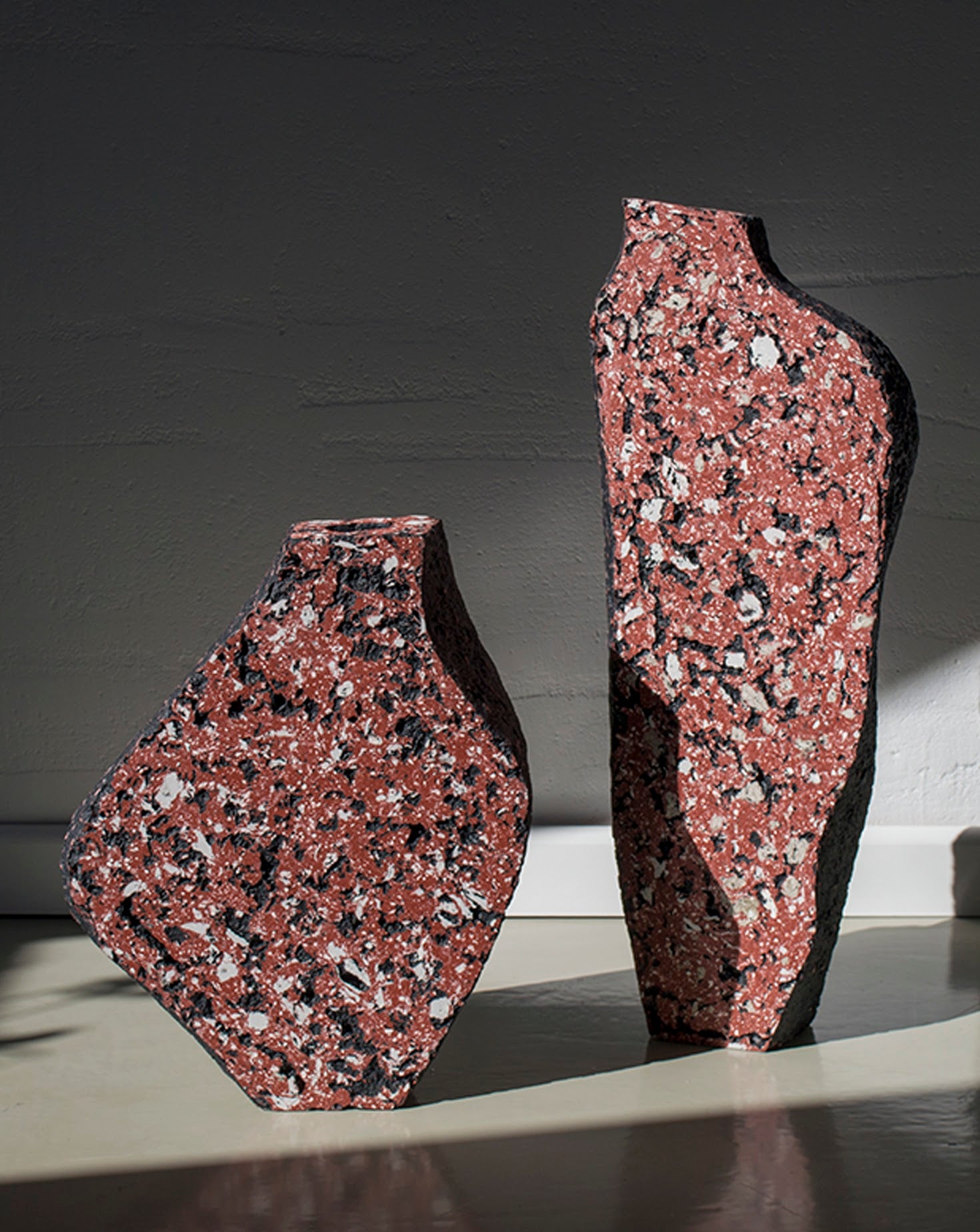 Fragment Black and Red Vase Set