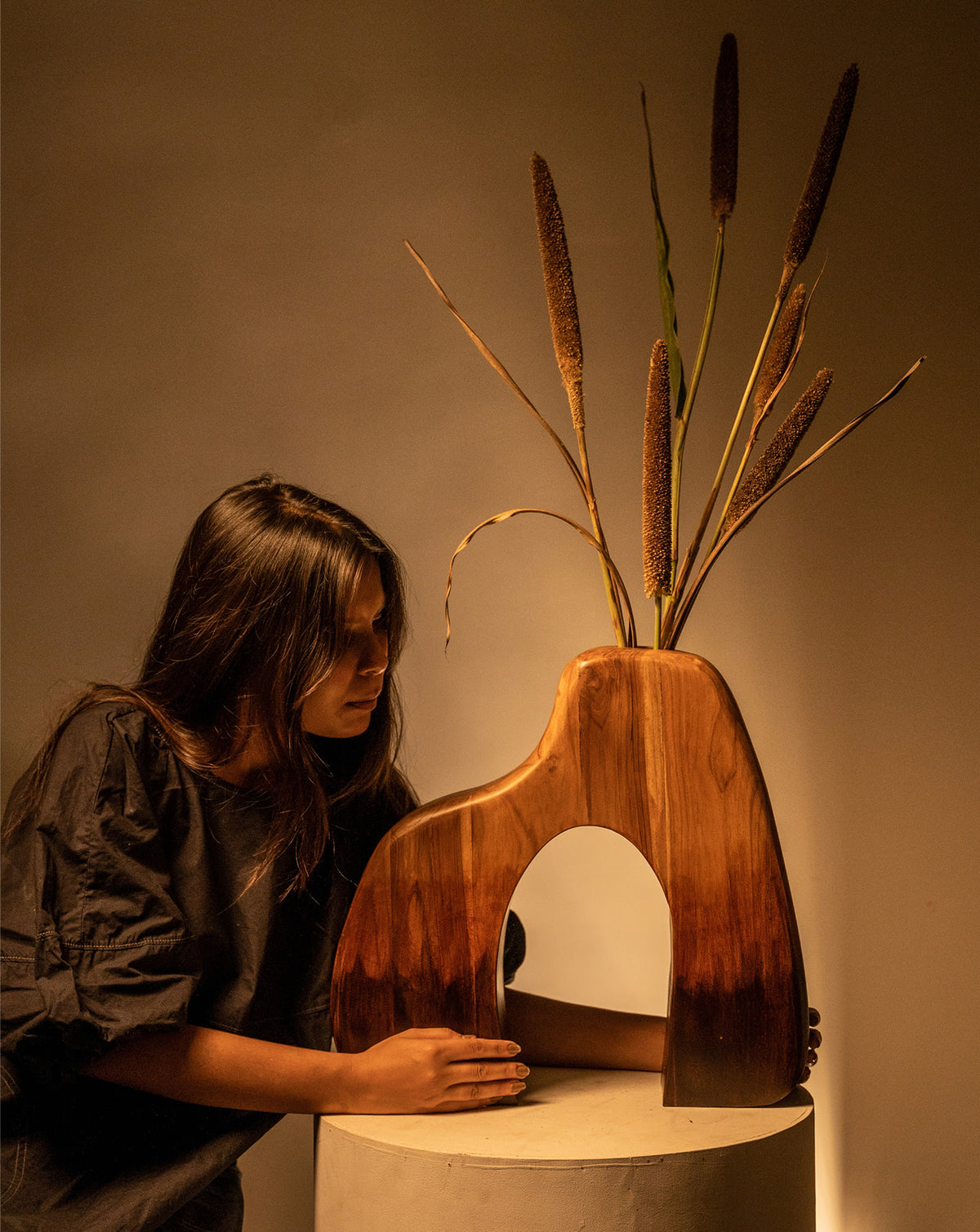 IDIKA 02 Teak Wood Sculptural Vase