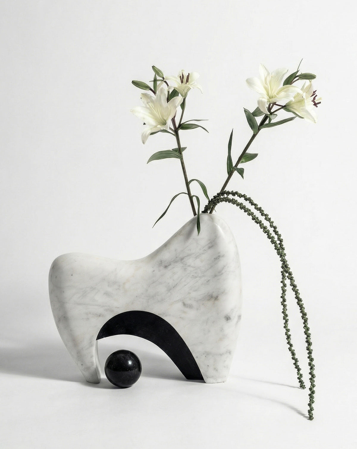 INIKA 01 White Marble Sculptural Vase