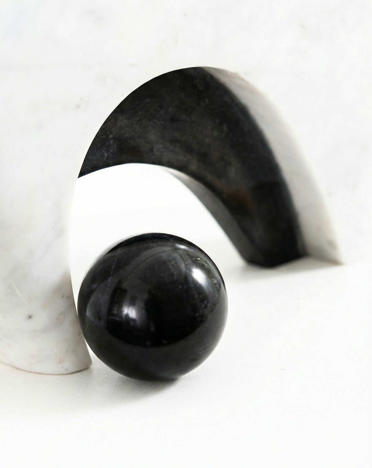 INIKA 01 White Marble Sculptural Vase