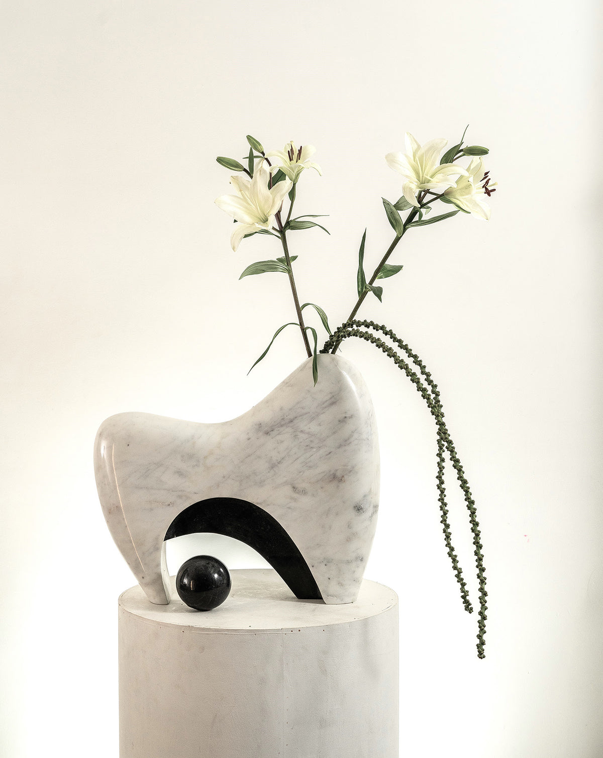INIKA 01 White Marble Sculptural Vase