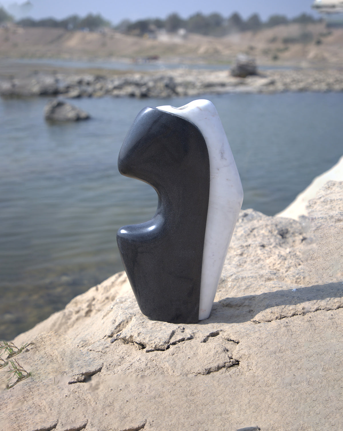 INIKA 04 White Marble Sculptural Vase