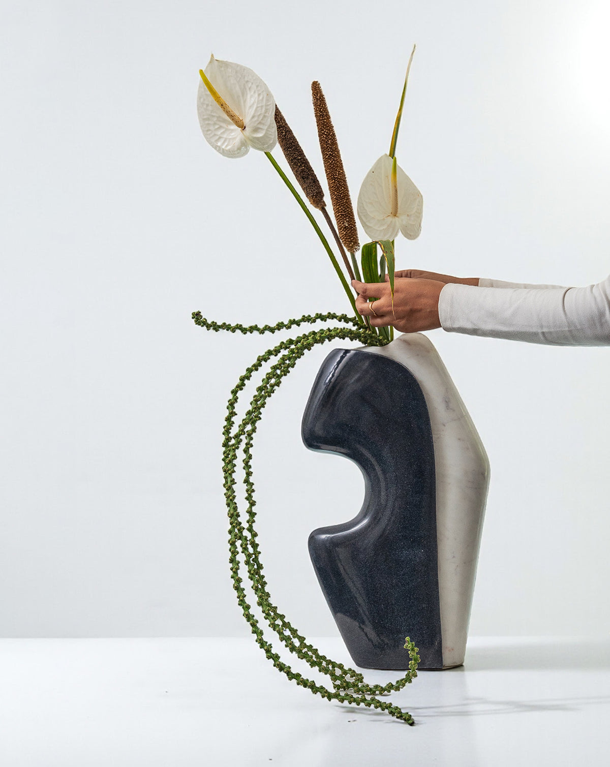 INIKA 04 White Marble Sculptural Vase
