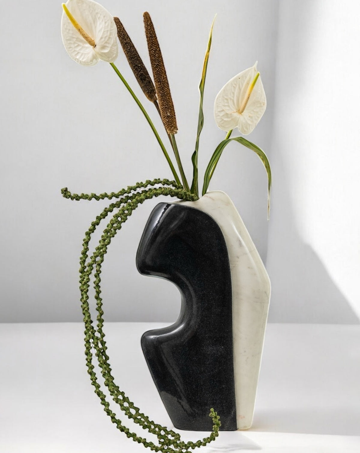 INIKA 04 White Marble Sculptural Vase