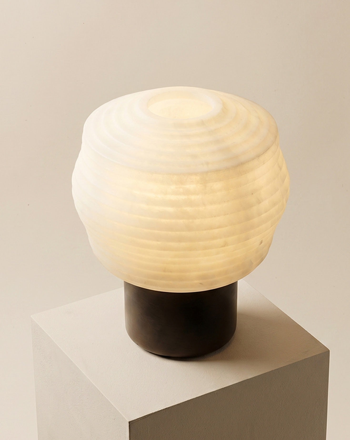 Papiro Alabaster Table Lamp