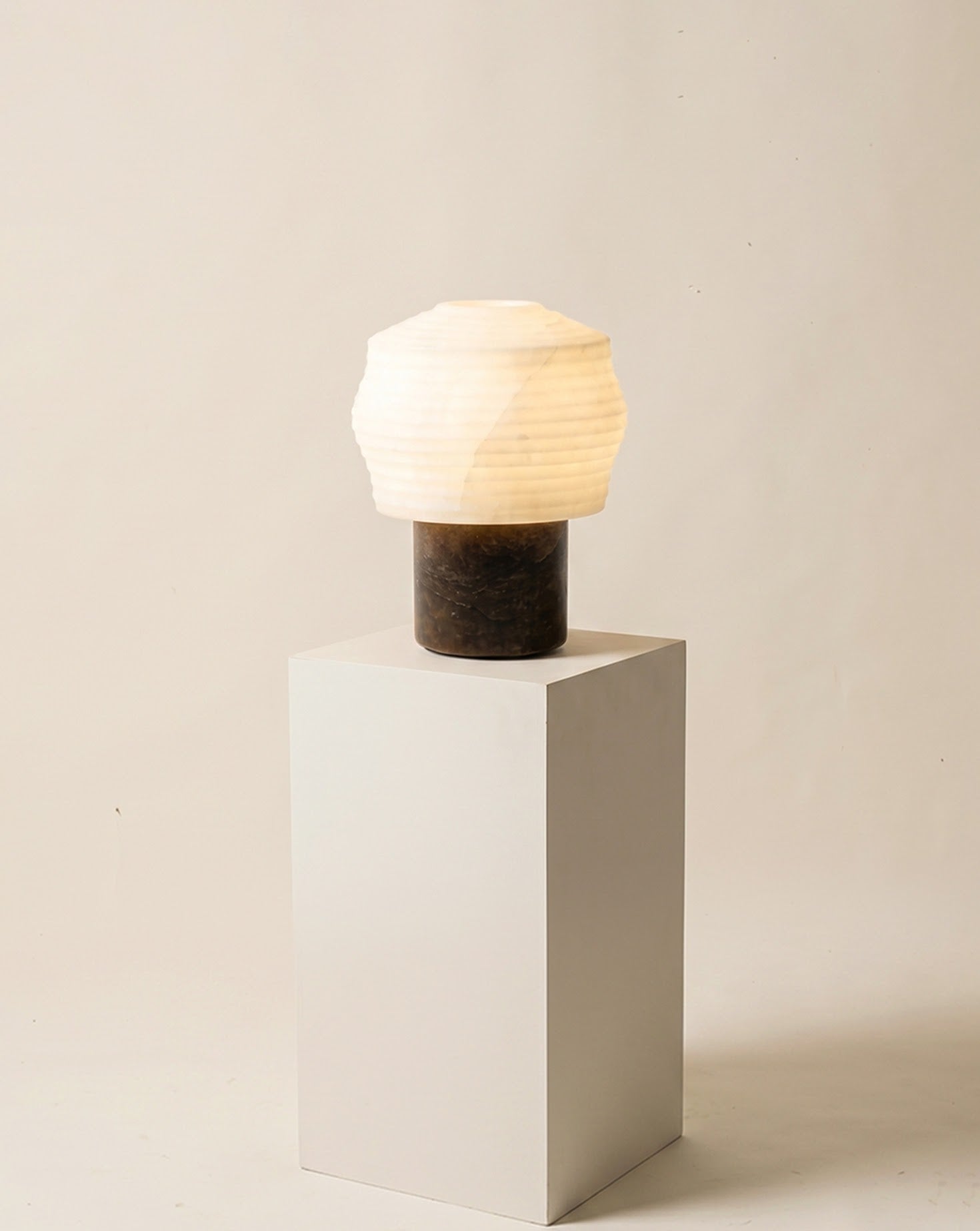 Papiro Alabaster Table Lamp