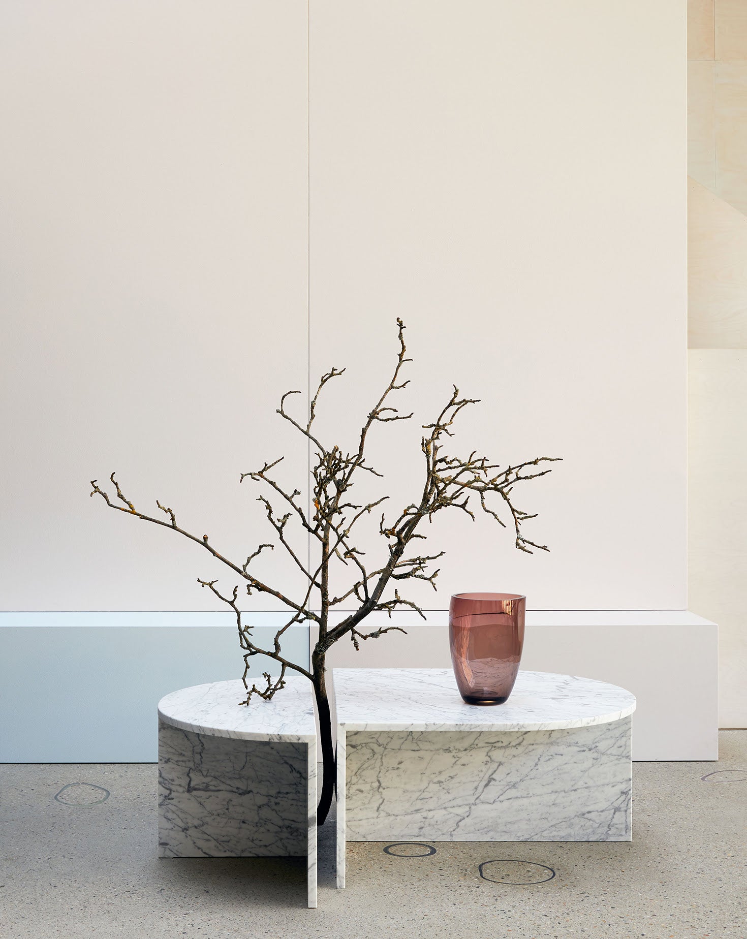 Supernova II Smoke Red Vase