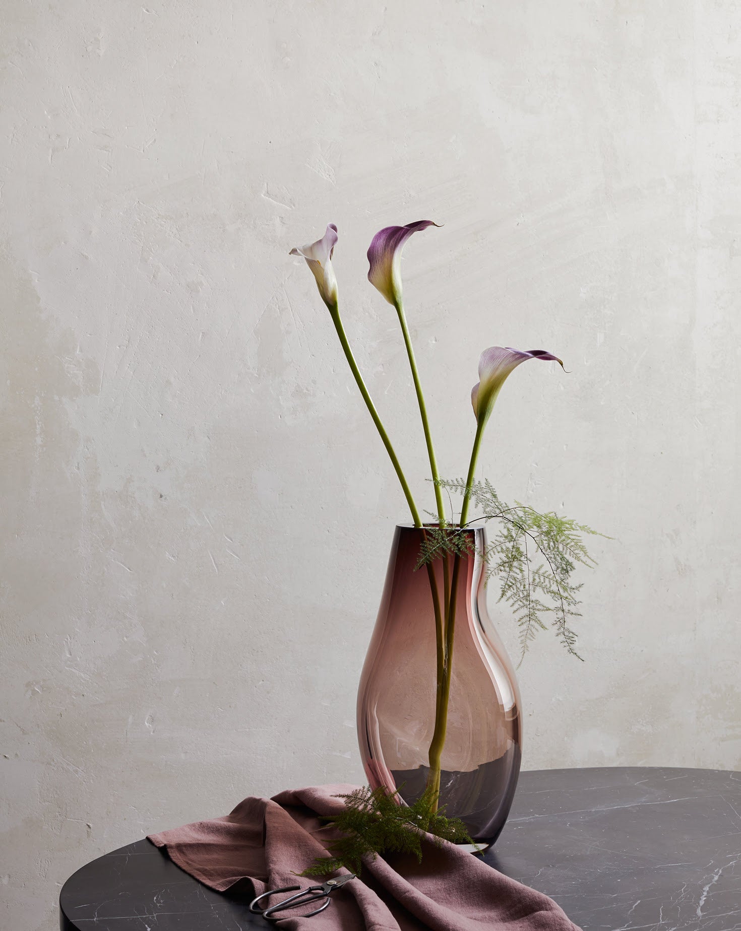 Supernova IV Smoke Red Vase