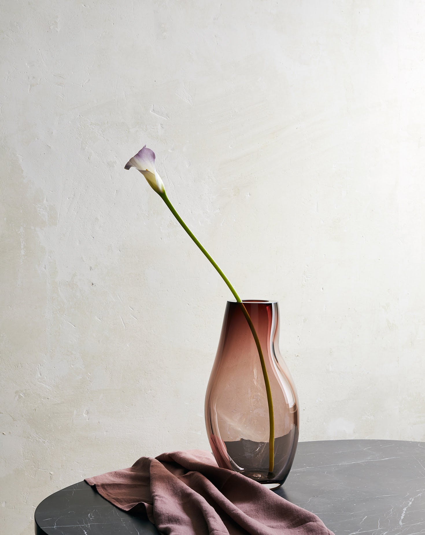 Supernova IV Smoke Red Vase
