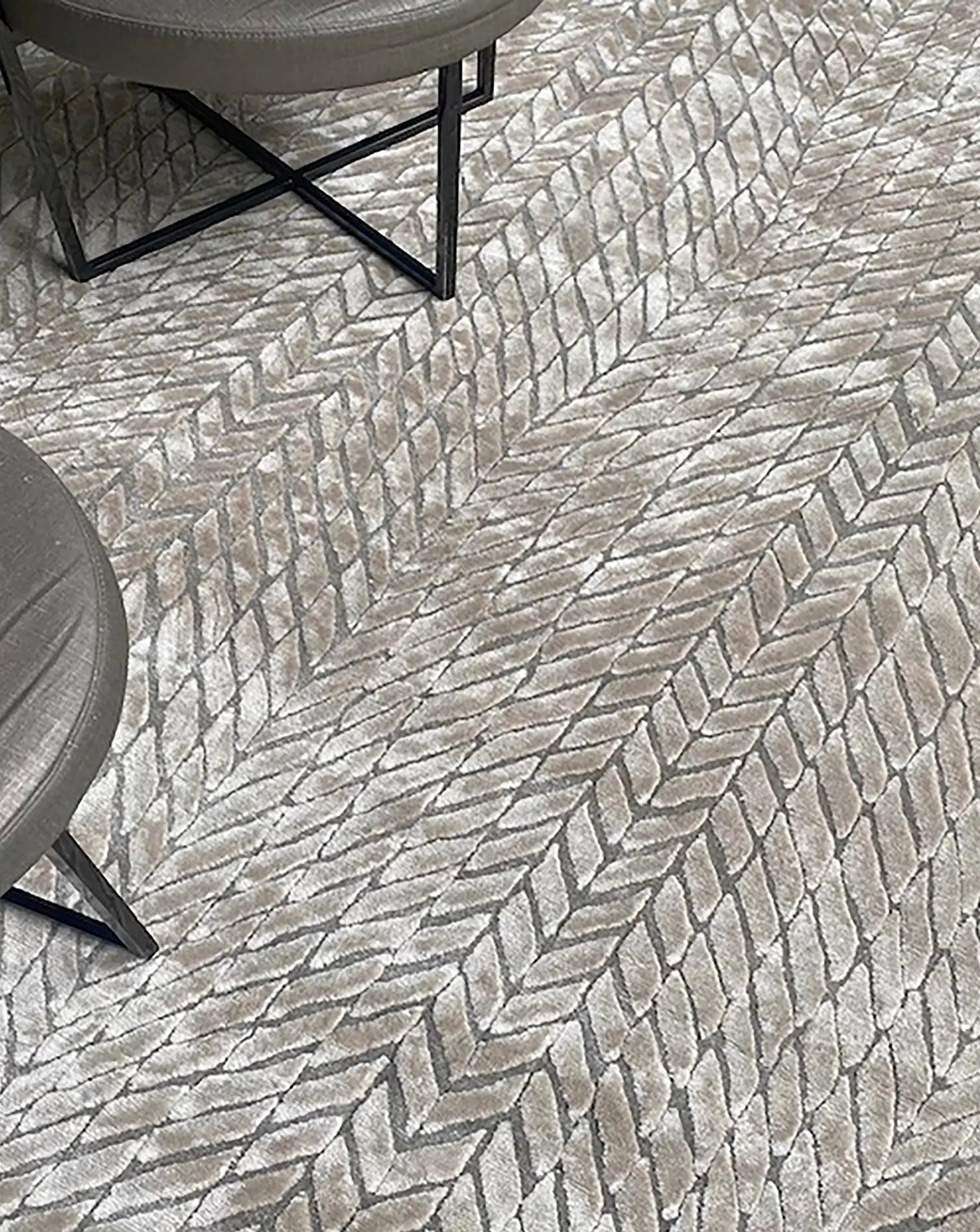 Moire Ivory Rug Hands