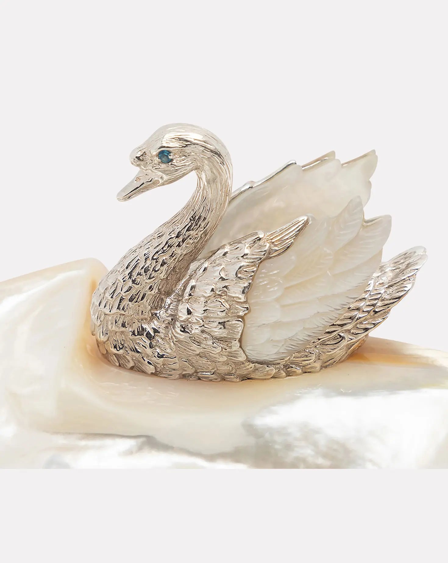 Mother Of Pearl Silver Swan & Shell Wings Plate Lotus Arts de Vivre