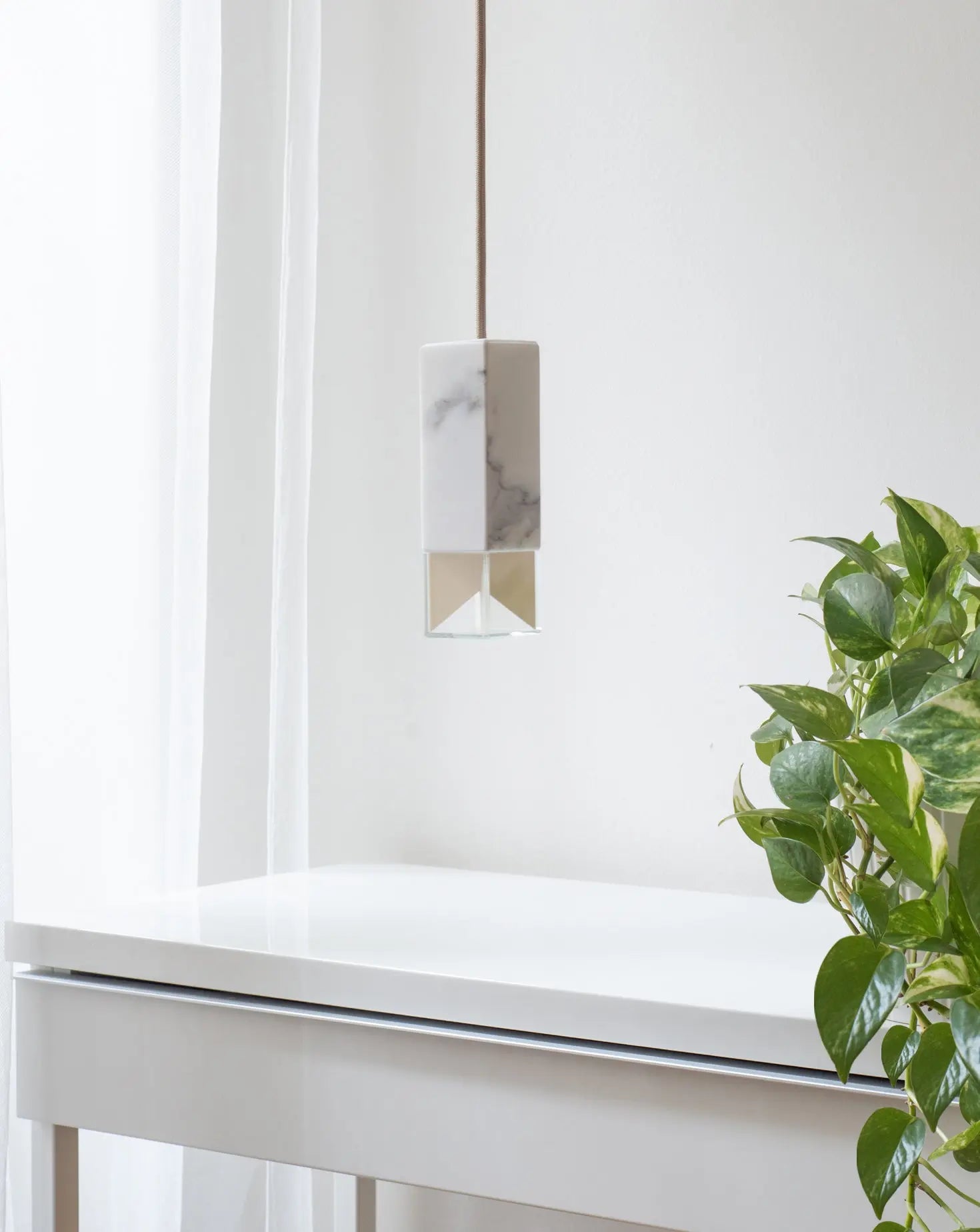 One White Marble Pendant Formaminima