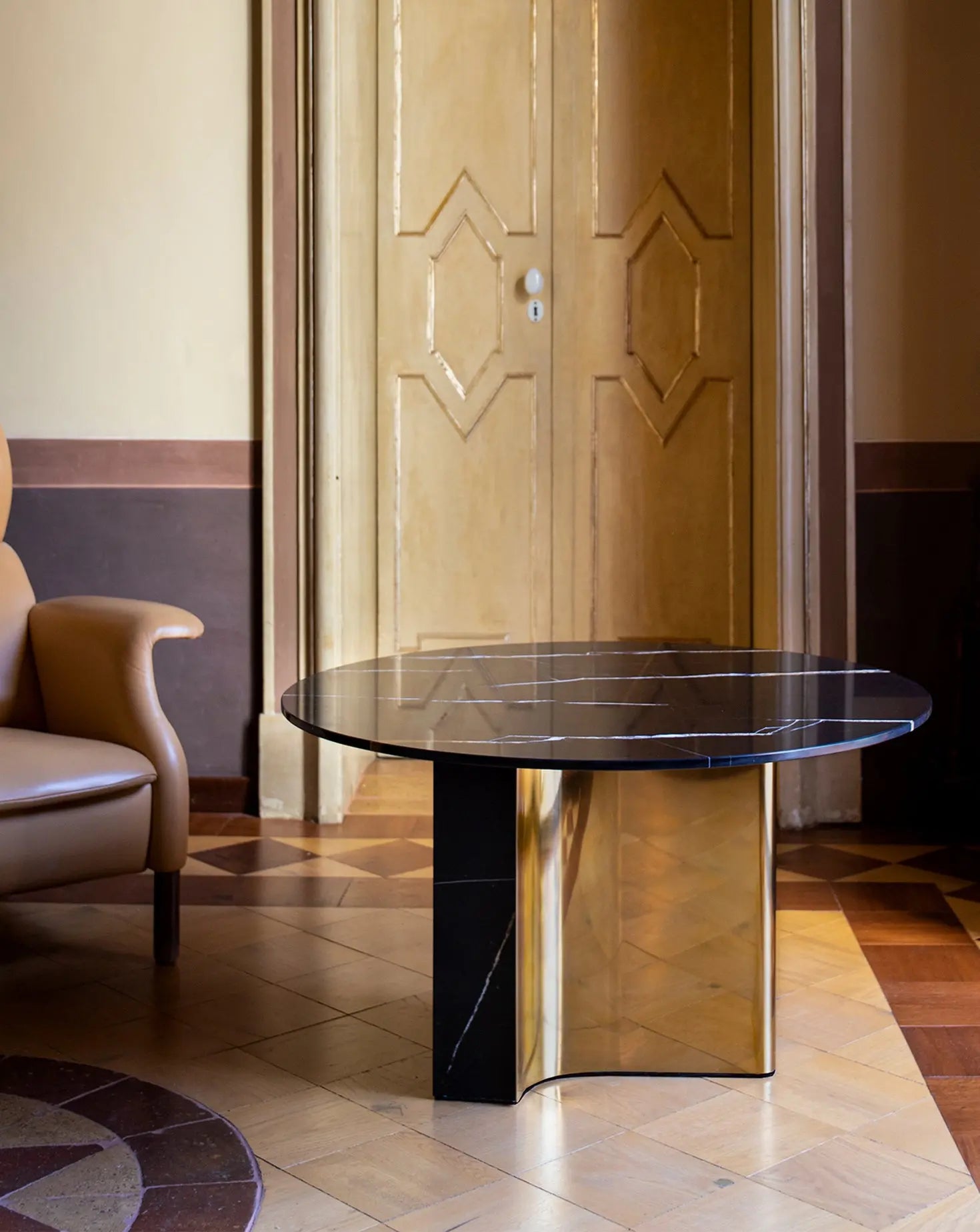 Barso Round Sahara Noir Marble Side Table L'Eccesso