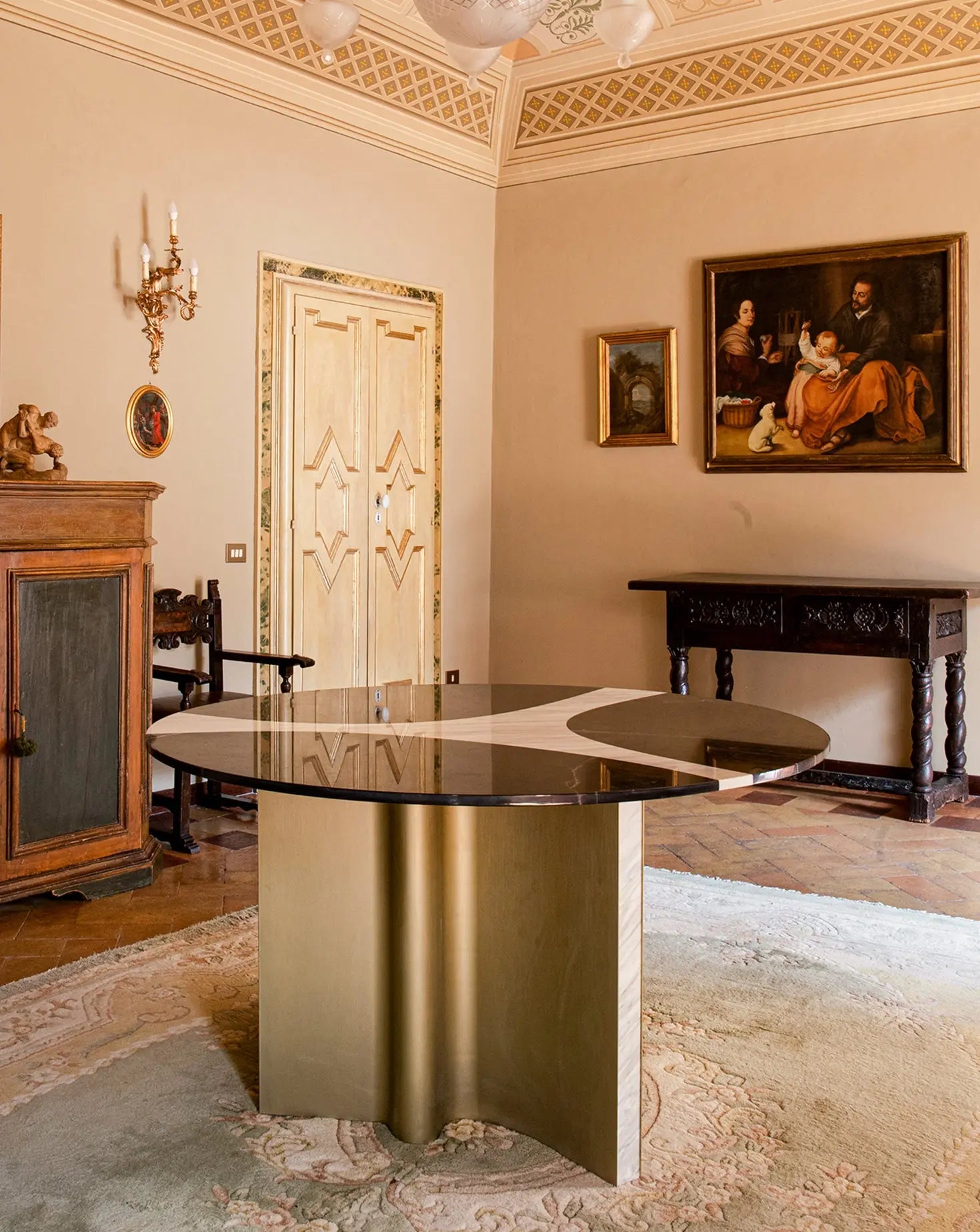Edurne Calacatta Ondulato Marble Dining Table L'Eccesso