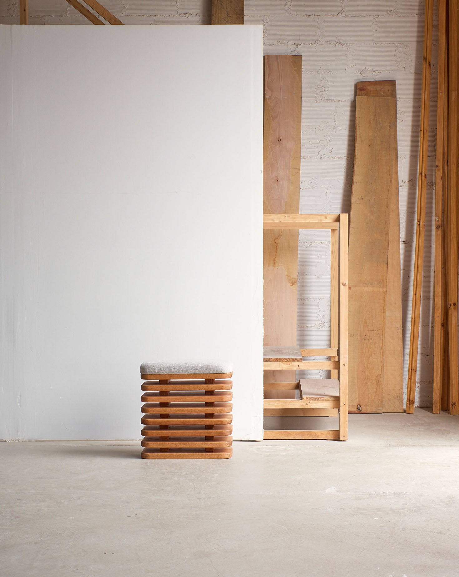 Ushigome-Yanagichio Stool