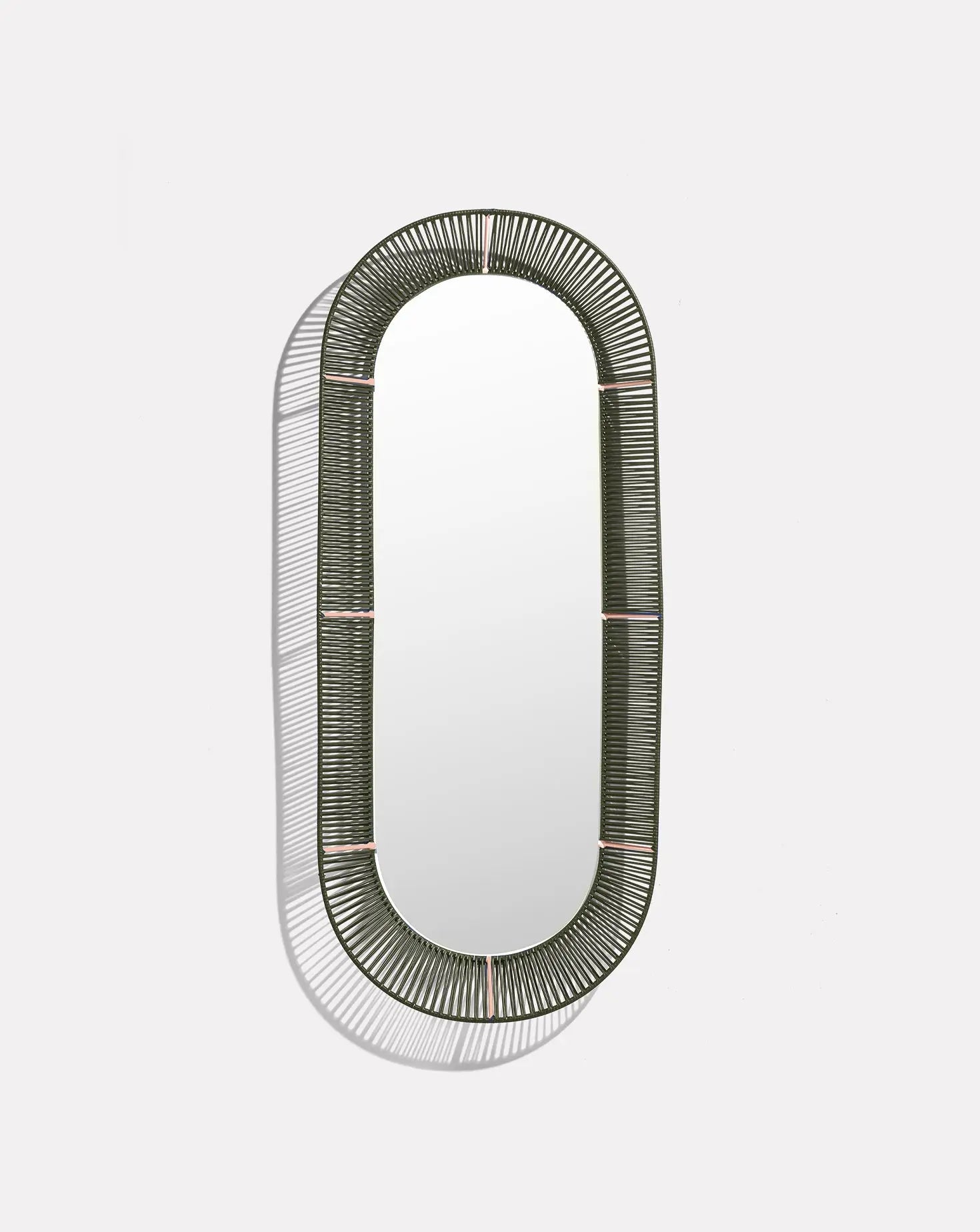 files/cutout_ames_cesta_bigwall_mirror_olivegreen_pink.jpg