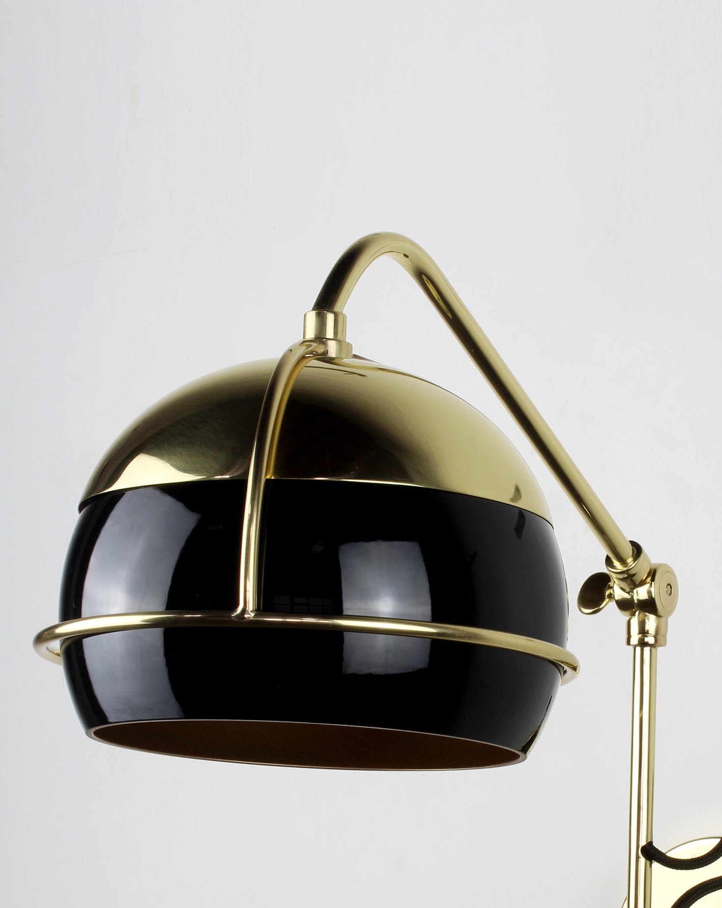 Black Widow II Wall Lamp