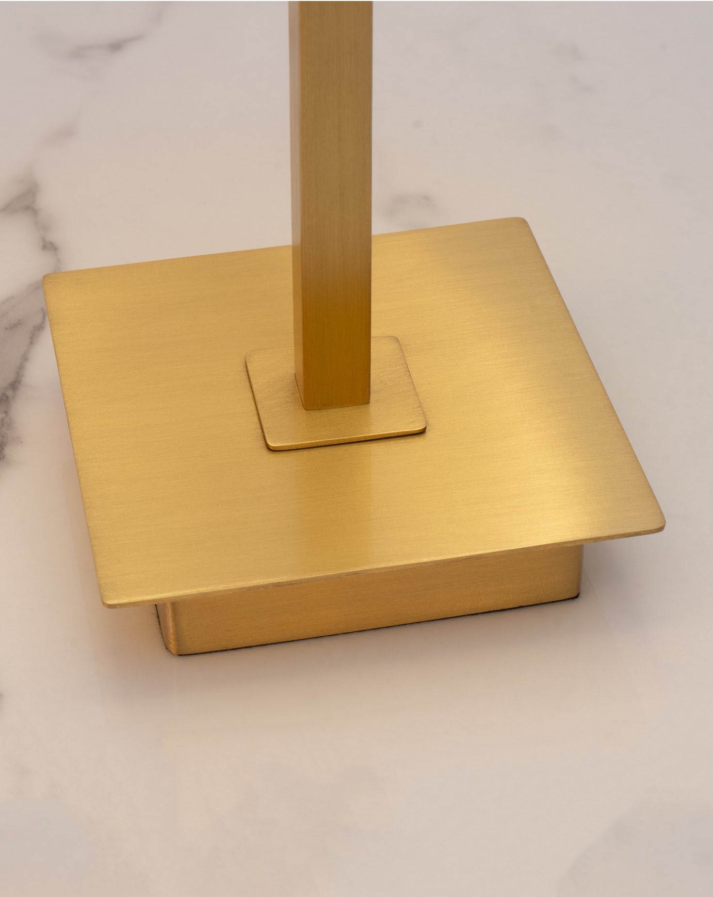 Oakmont Rechargeable Flame Table Lamp