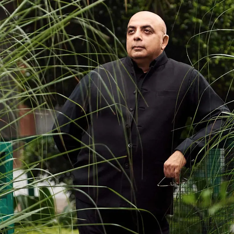 Textile-titan-How-Tarun-Tahiliani-is-weaving-a-new-narrative-for-Indian-craft curiospace