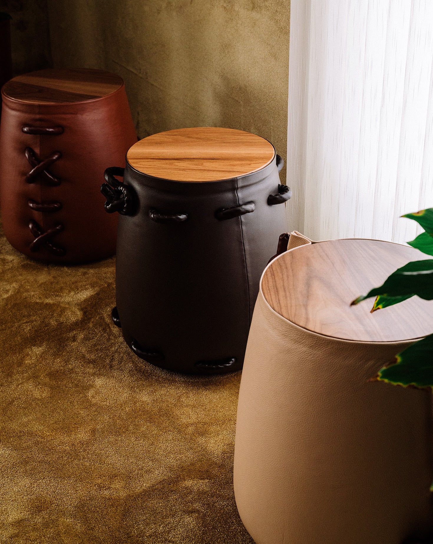 Gaar Leather Stool