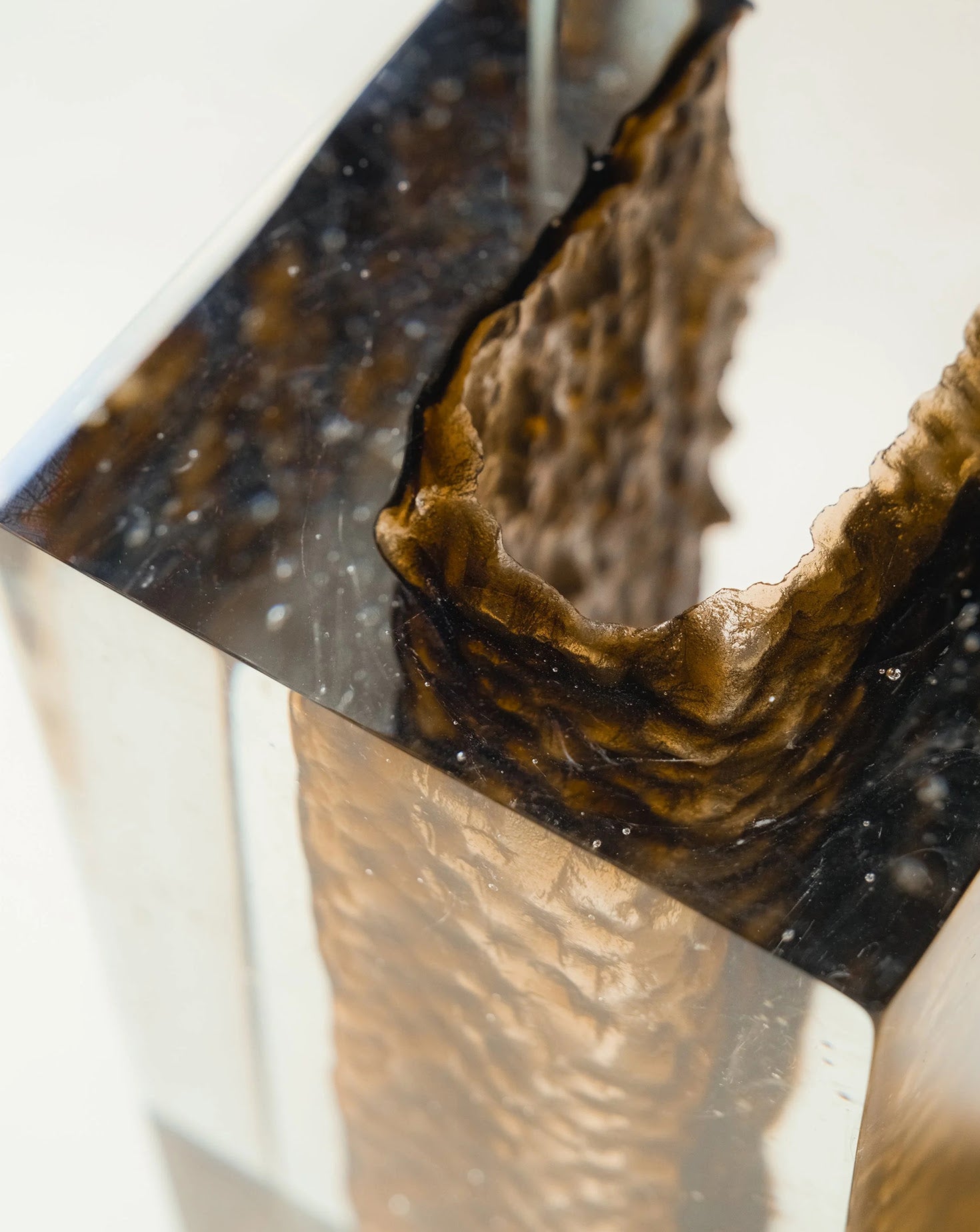 Geoda Amber Glass Cube Table Lamp