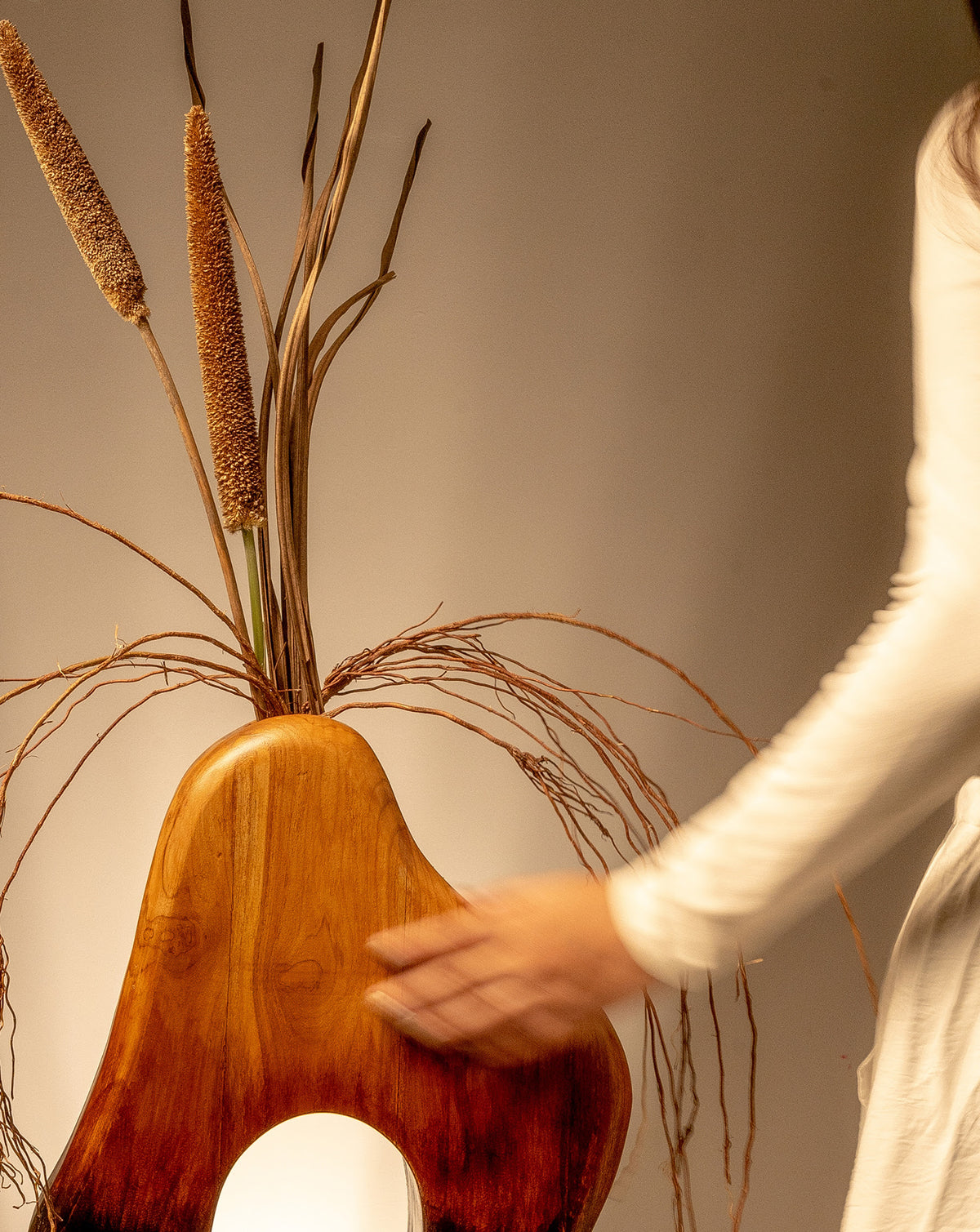 IDIKA 04 Teak Wood Sculptural Vase