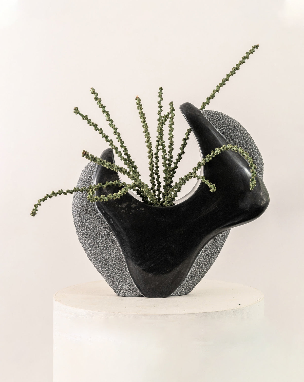 ILISHA 01 Black Marble Sculptural Vase