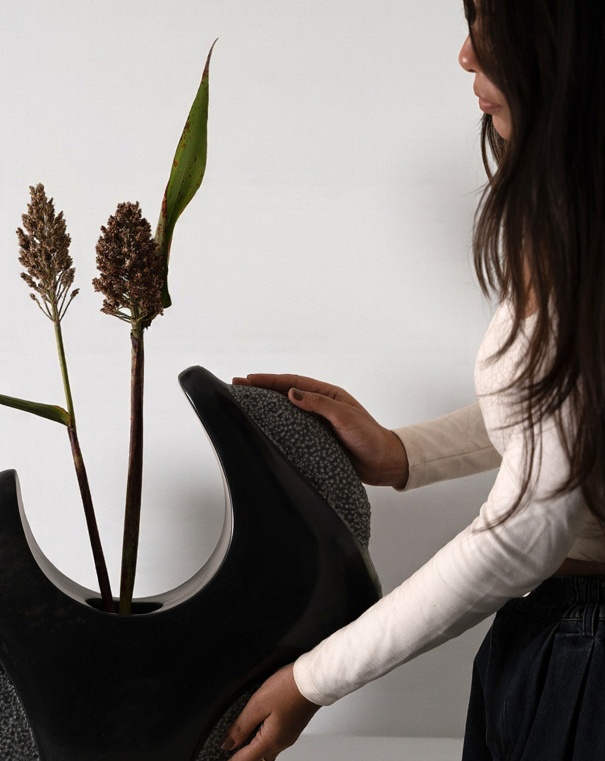 ILISHA 01 Black Marble Sculptural Vase