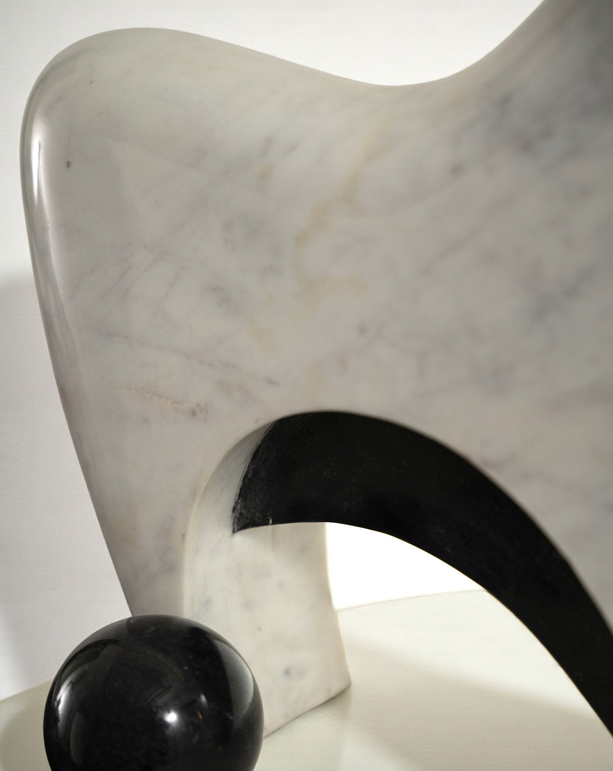 INIKA 01 White Marble Sculptural Vase