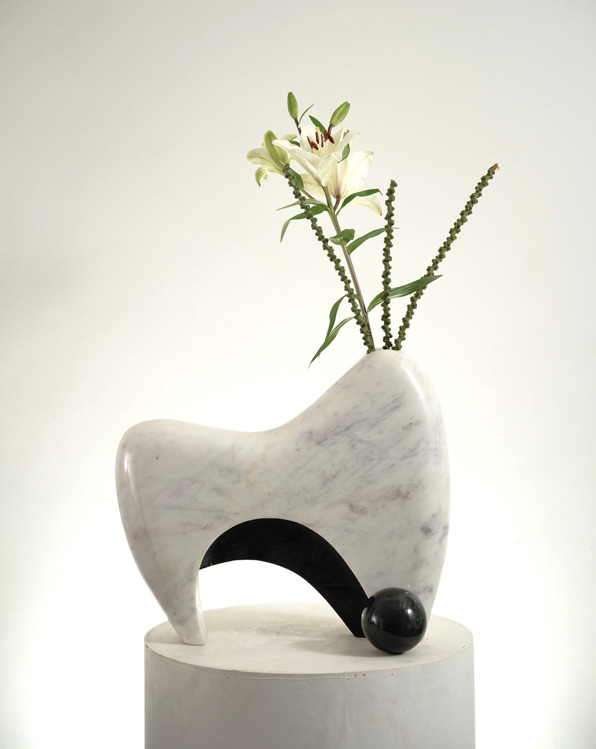 INIKA 01 White Marble Sculptural Vase