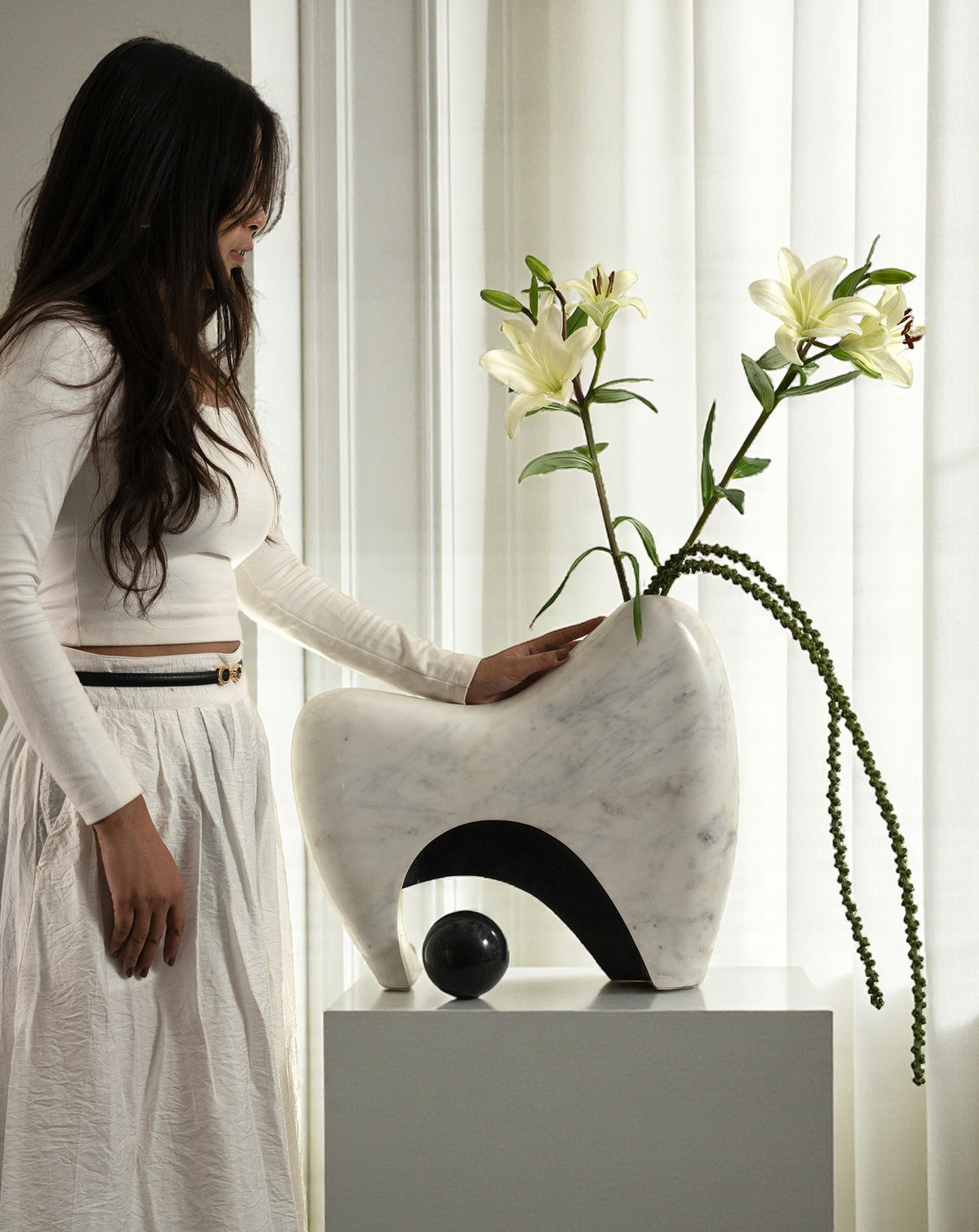INIKA 01 White Marble Sculptural Vase