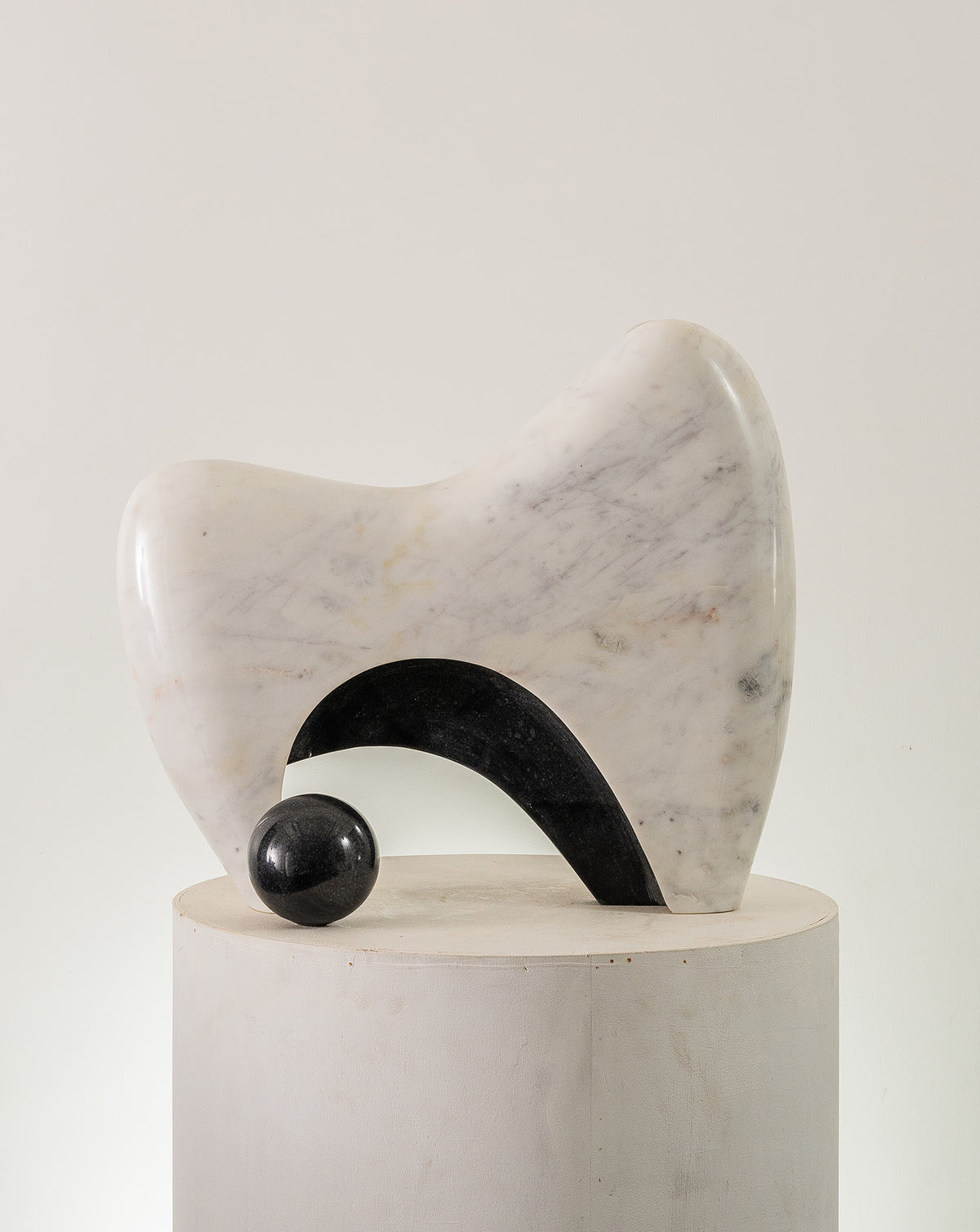 INIKA 01 White Marble Sculptural Vase