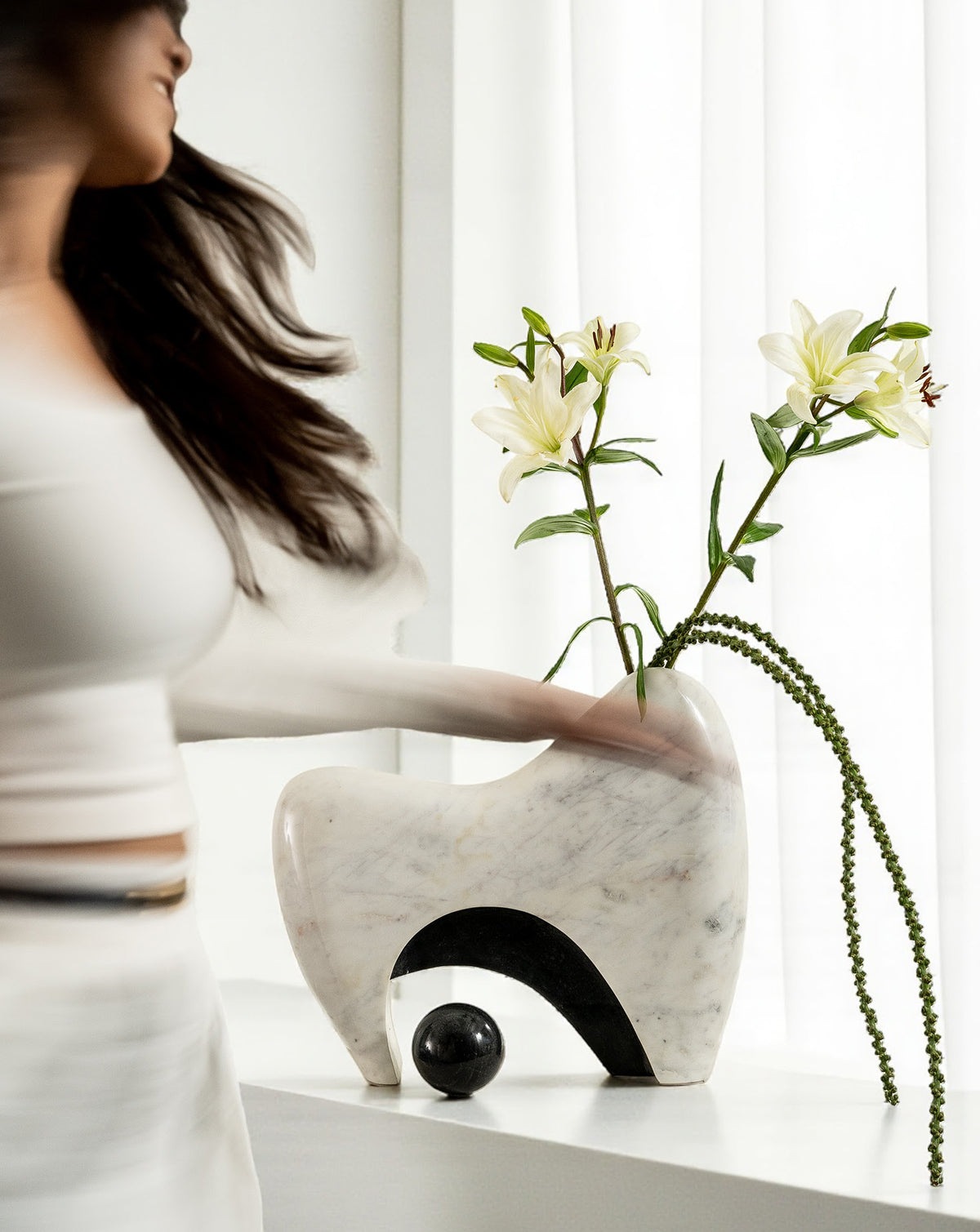INIKA 01 White Marble Sculptural Vase
