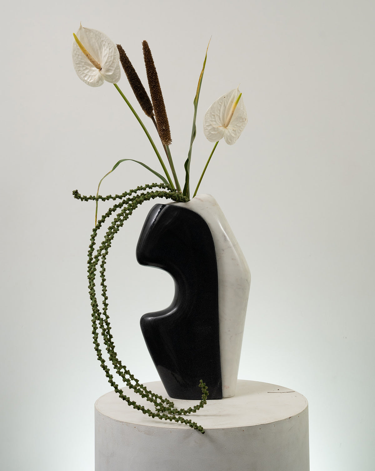 INIKA 04 White Marble Sculptural Vase