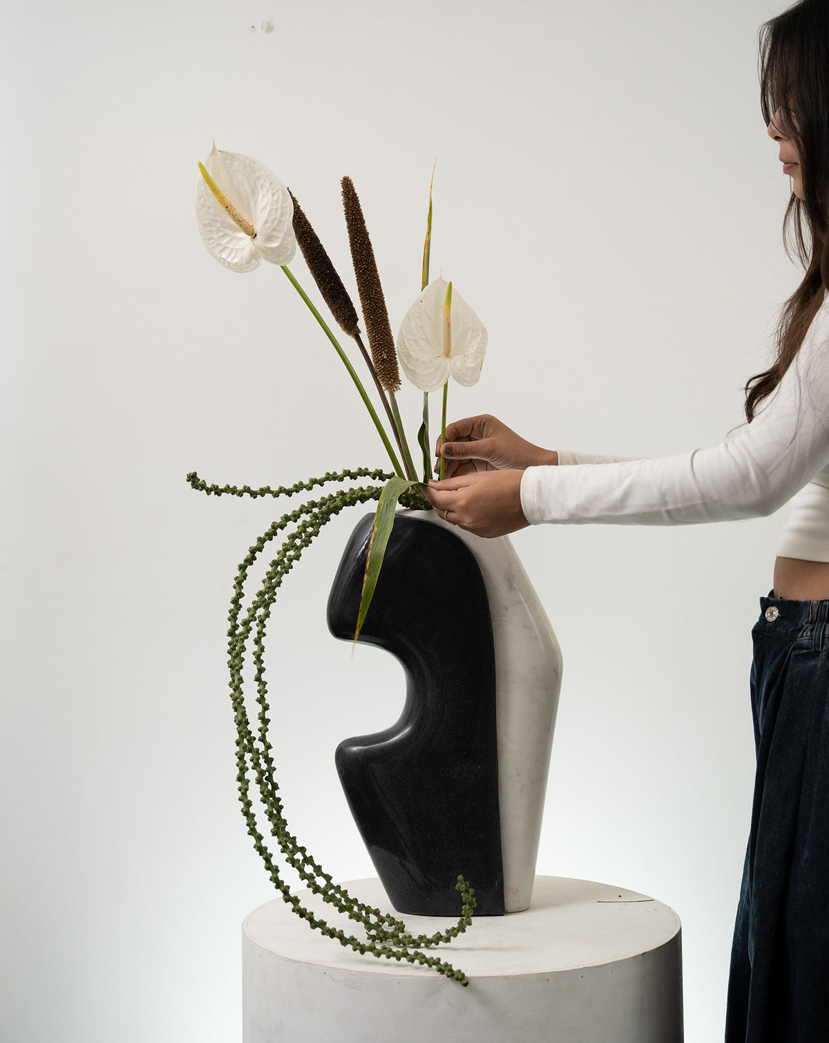 INIKA 04 White Marble Sculptural Vase