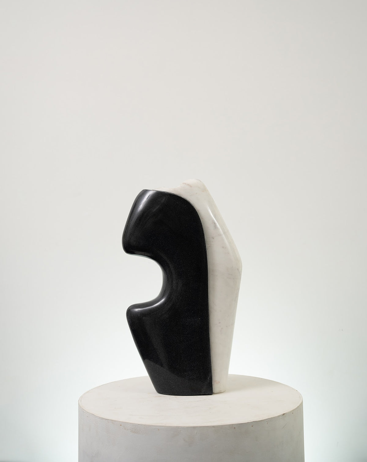 INIKA 04 White Marble Sculptural Vase