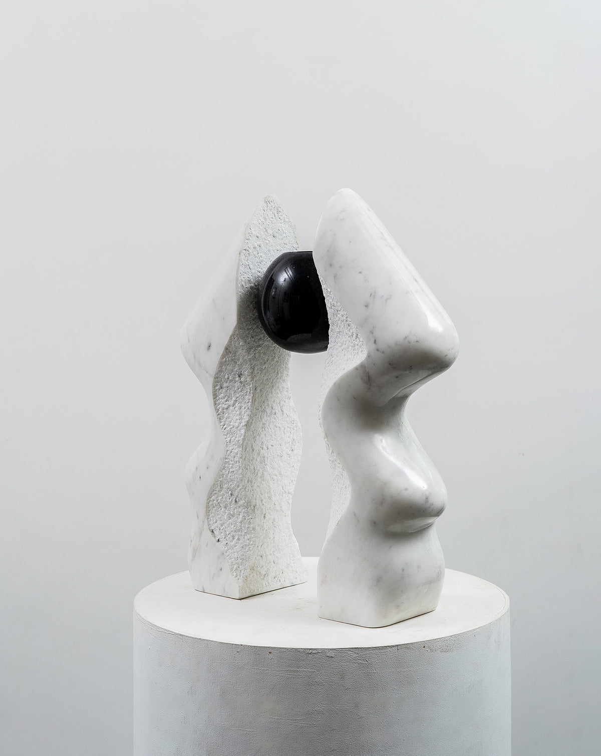 INIKA 06 White & Black Marble Sculptural Vase