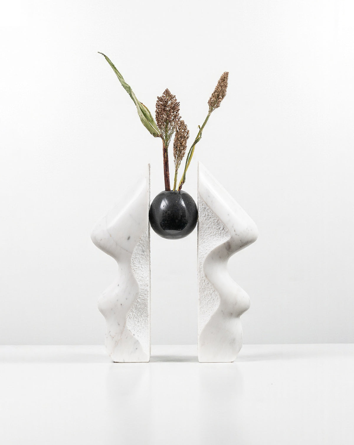 INIKA 06 White & Black Marble Sculptural Vase