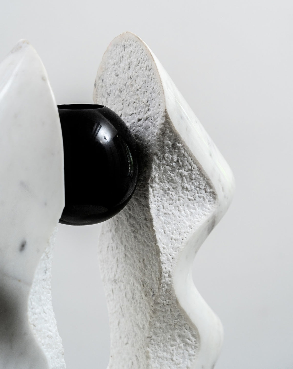INIKA 06 White & Black Marble Sculptural Vase