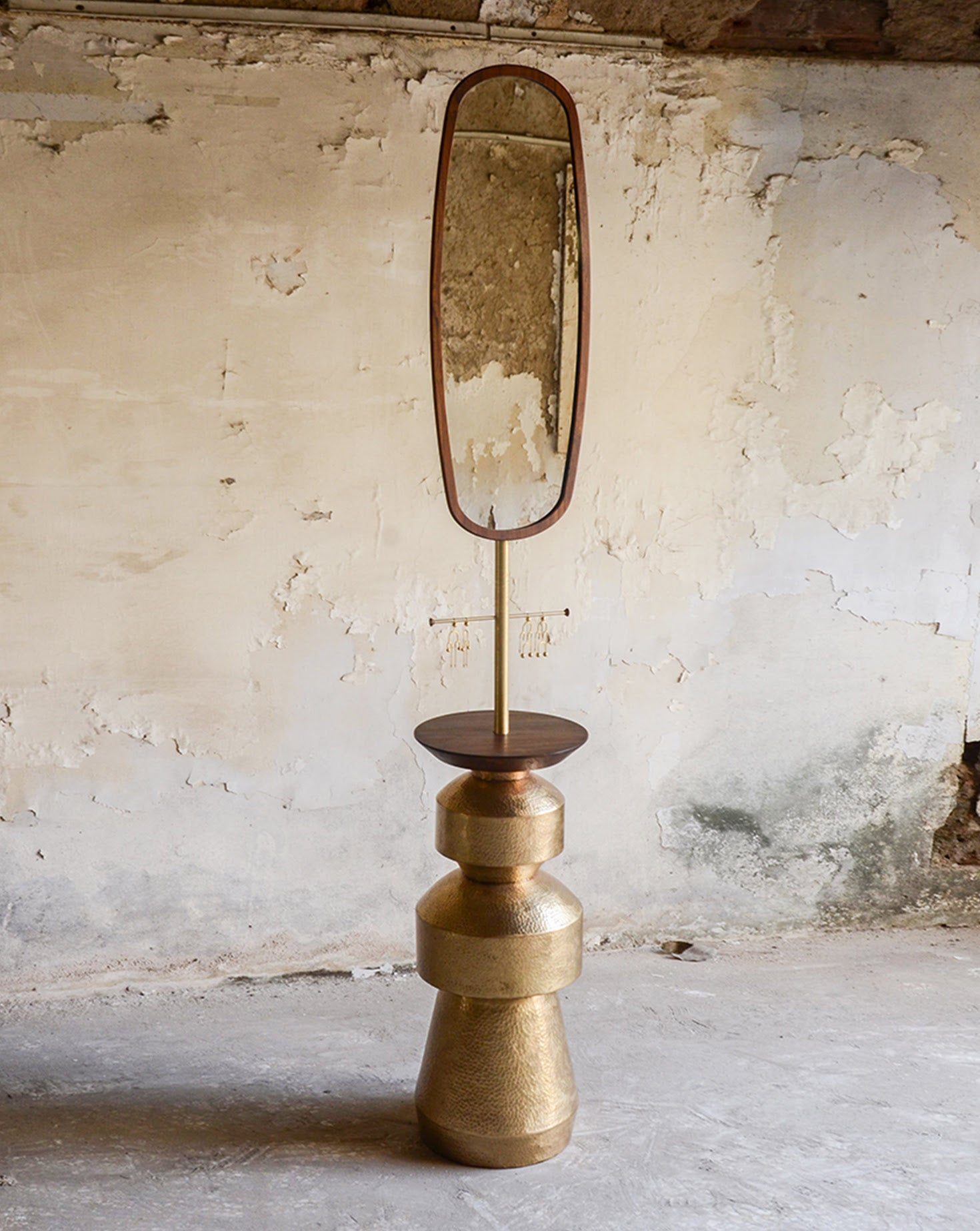 Lota Mirror Unit
