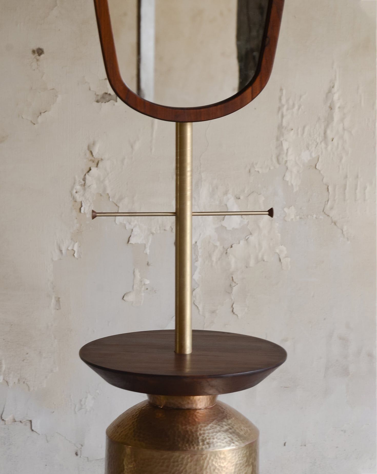 Lota Mirror Unit