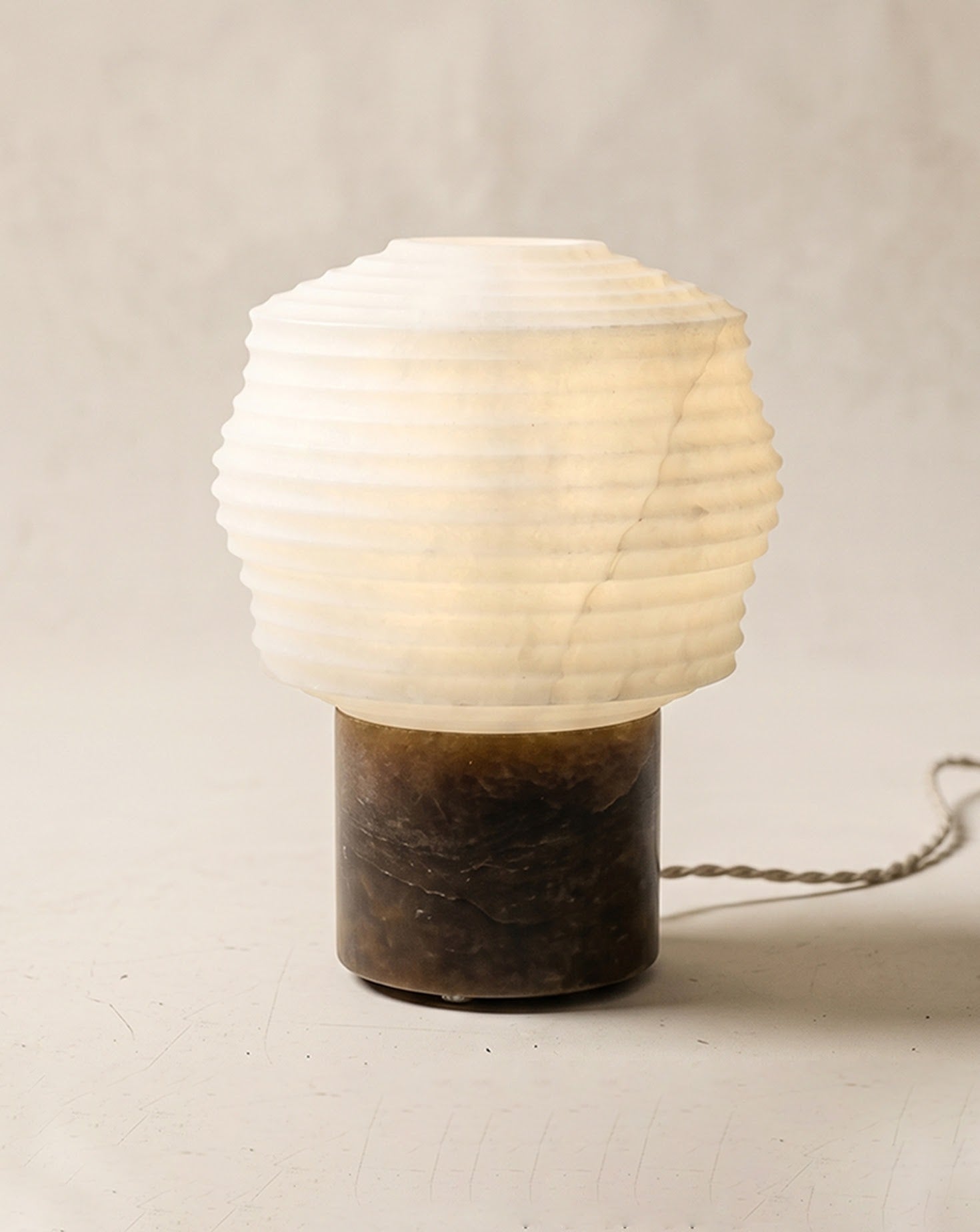 Papiro Alabaster Table Lamp