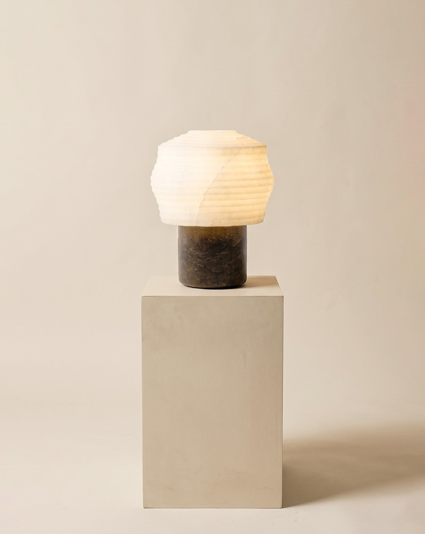 Papiro Alabaster Table Lamp