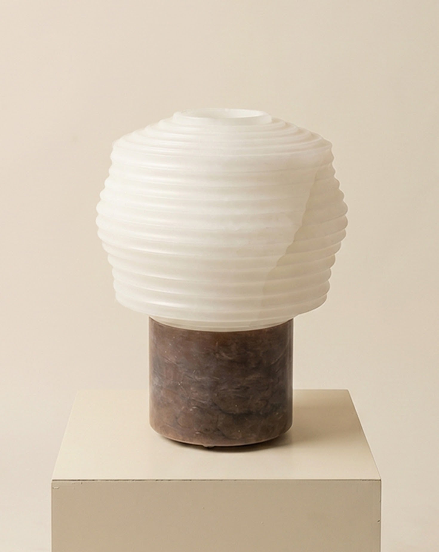 Papiro Alabaster Table Lamp